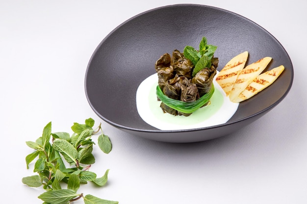 Talerz z aromatycznym daniem